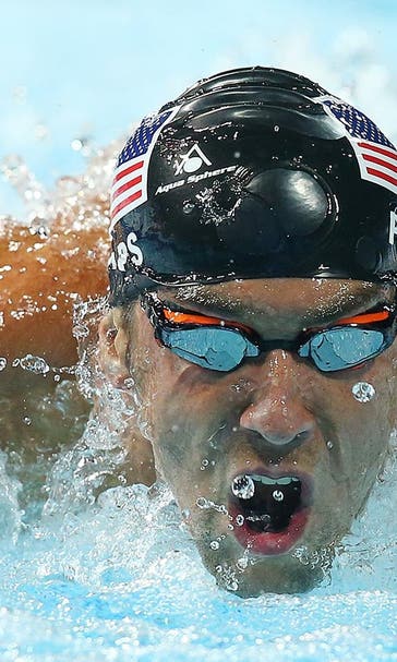 Phelps wins USA Swimming honor, back in pool with Baltimore group